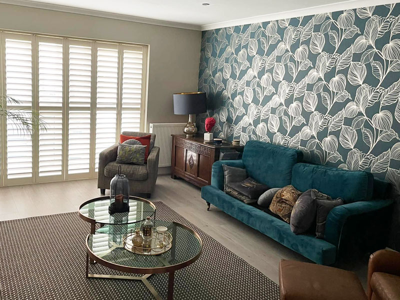 internal image of a living that has had new wallpaper and painting and decorating completed by Hi-Lite Decorating and Property Maintenance